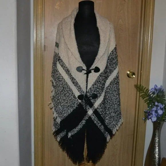 Woodstock Ga Cream & Black Winter Poncho Shawl - Picture 2 of 5